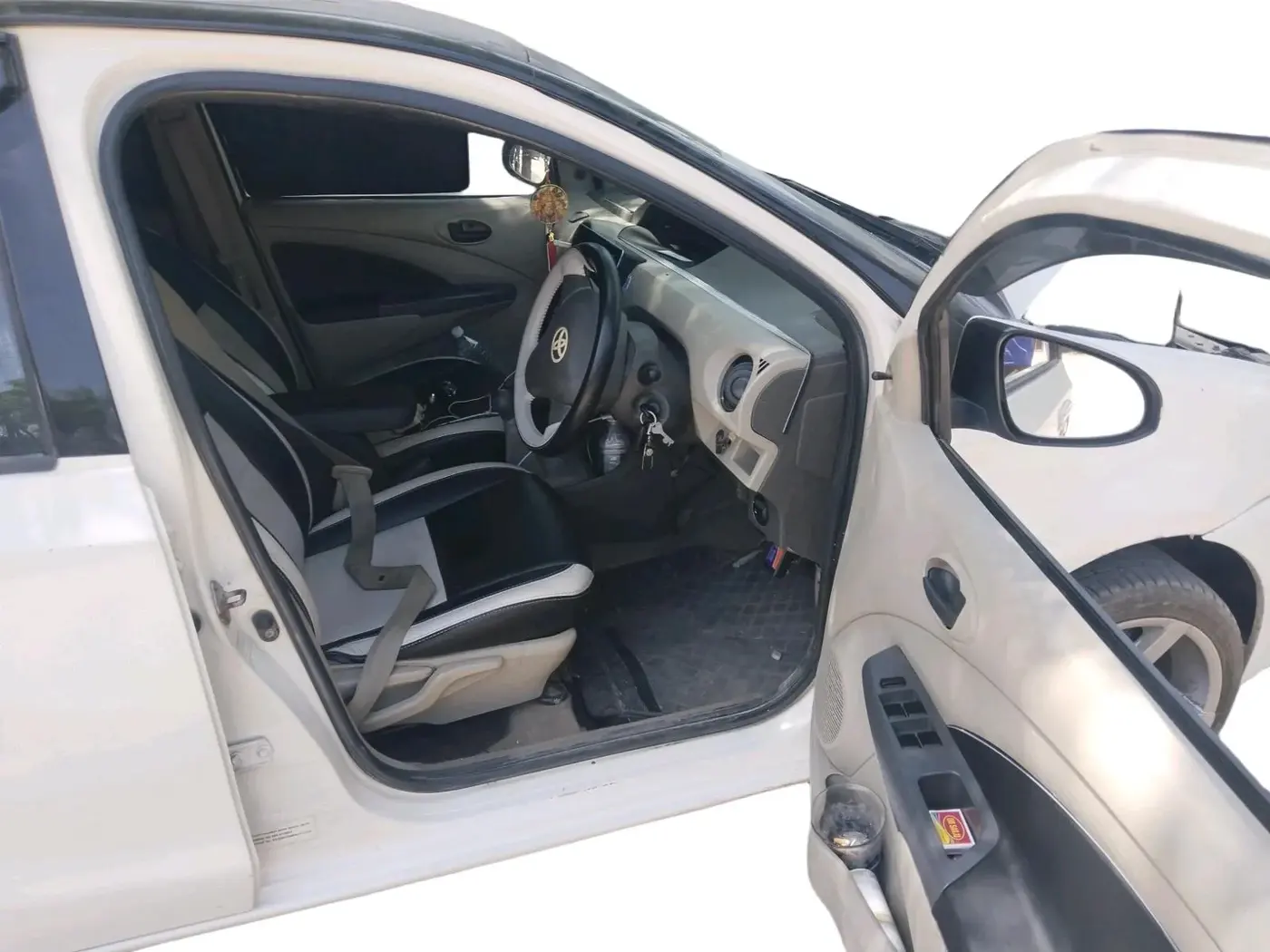 2016 Toyota Etios Liva G, Petrol, Manual, 97,212 km, interior