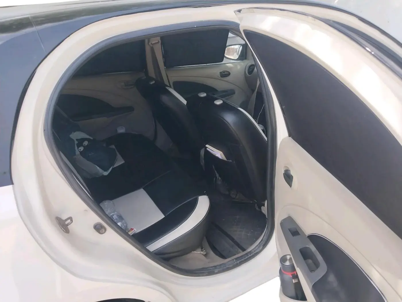 2016 Toyota Etios Liva G, Petrol, Manual, 97,212 km, interior