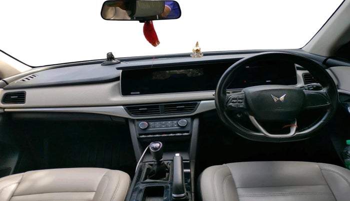 2023 Mahindra XUV700 AX 5 D MT 7 STR, Diesel, Manual, 78,084 km, interior