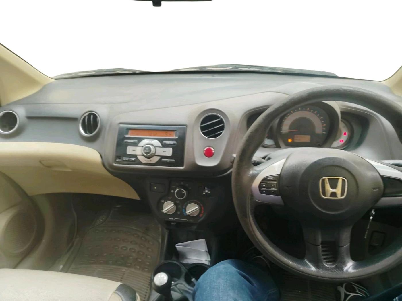 2012 Honda Brio S MT, CNG, Manual, 83,522 km, interior