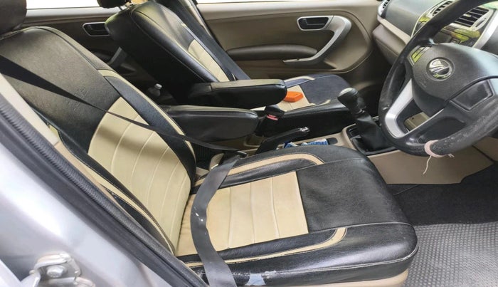 2017 Mahindra TUV300 T4, Diesel, Manual, 60,049 km, interior