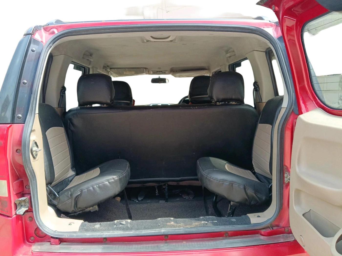 2017 Mahindra TUV300 T8 DUAL TONE, Diesel, Manual, 1,70,000 km, exterior