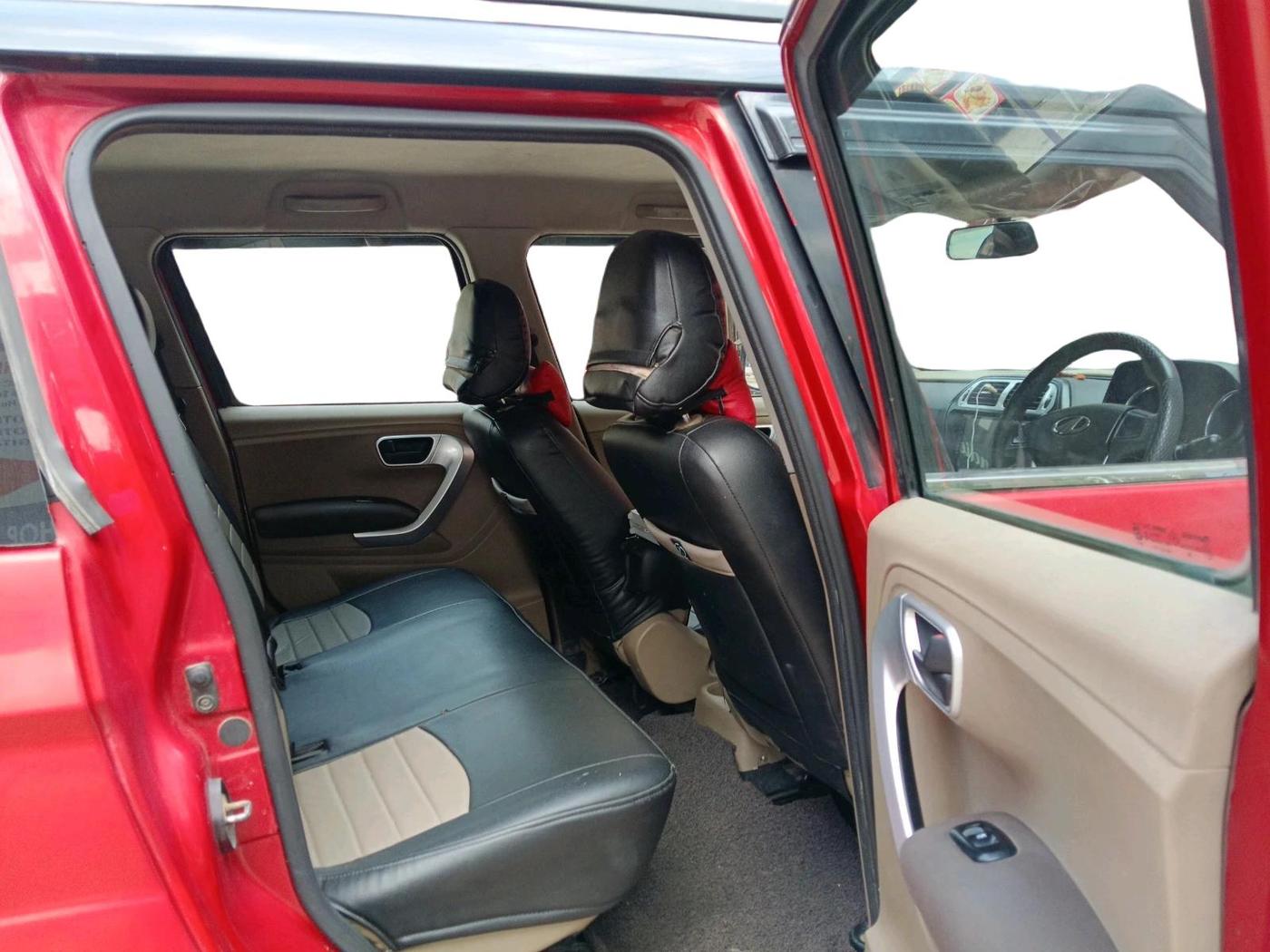 2017 Mahindra TUV300 T8 DUAL TONE, Diesel, Manual, 1,70,000 km, interior