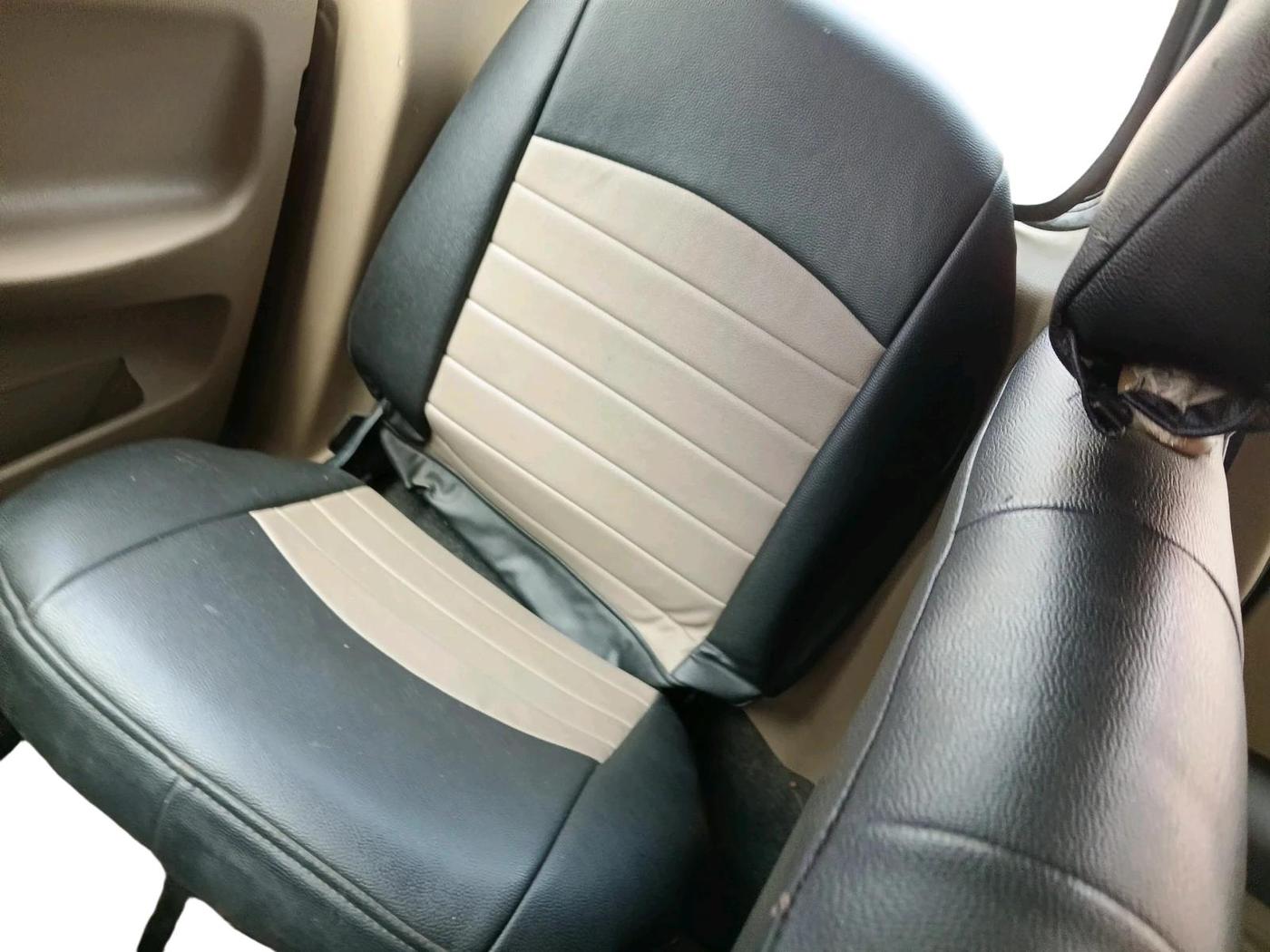 2017 Mahindra TUV300 T8 DUAL TONE, Diesel, Manual, 1,70,000 km, interior