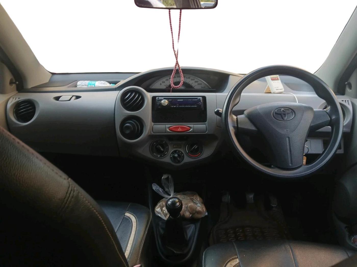 2011 Toyota Etios Liva G, Petrol, Manual, 1,36,753 km, interior