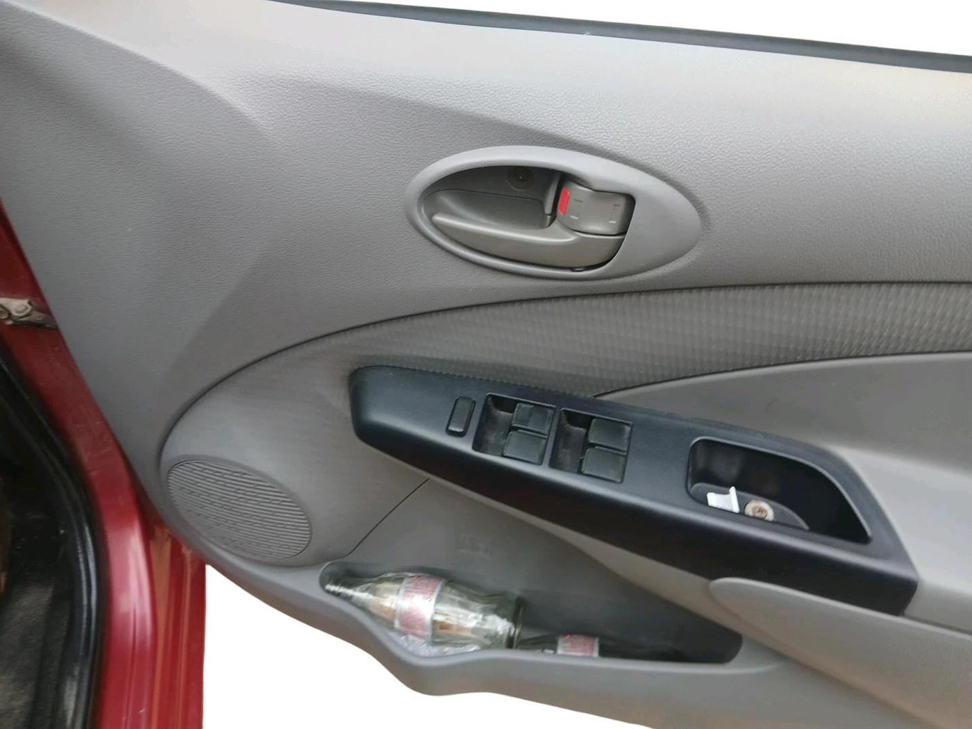 2011 Toyota Etios Liva G, Petrol, Manual, 1,36,753 km, interior