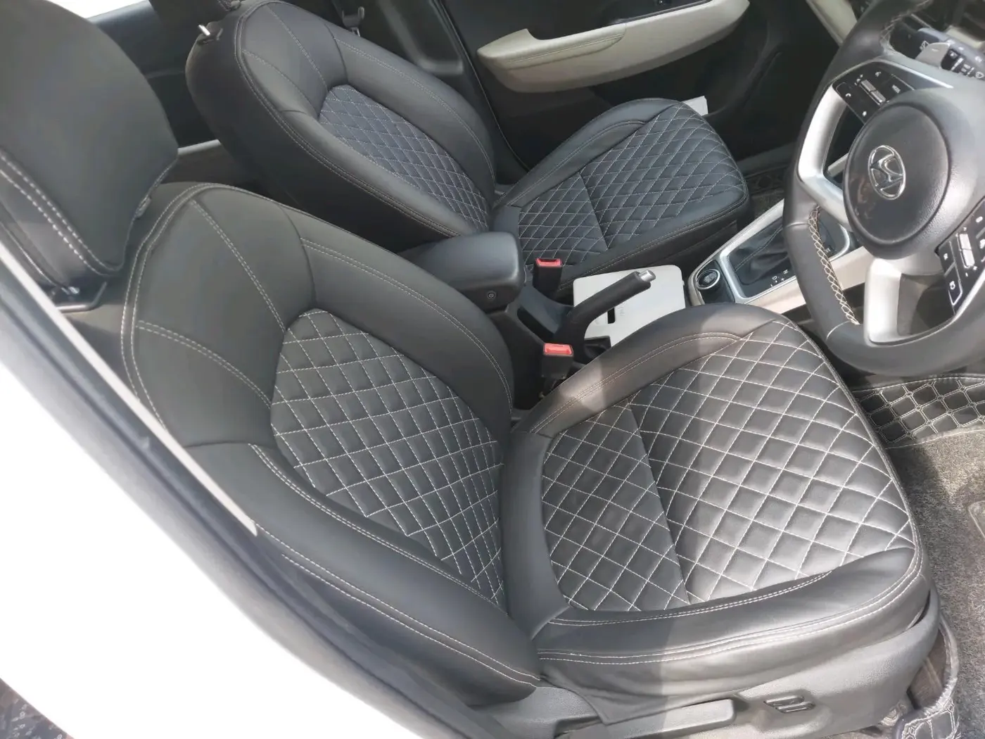 2023 Hyundai VENUE SX (O) 1.0 TURBO DCT, Petrol, Automatic, 10,316 km, interior