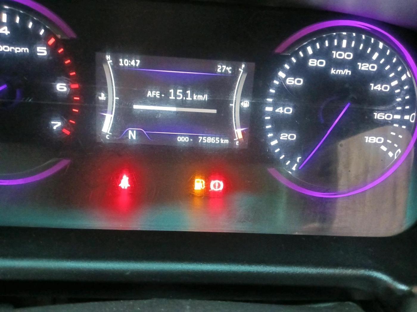 2018 Mahindra MARAZZO M6 7 STR, Diesel, Manual, 75,865 km, interior