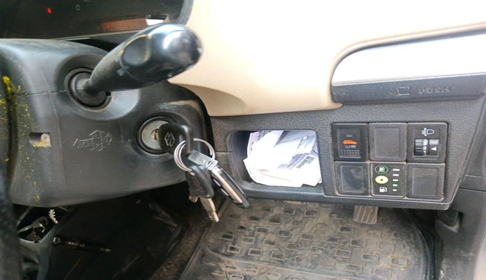 2017 Maruti Wagon R 1.0 LXI CNG, CNG, Manual, 98,583 km, interior