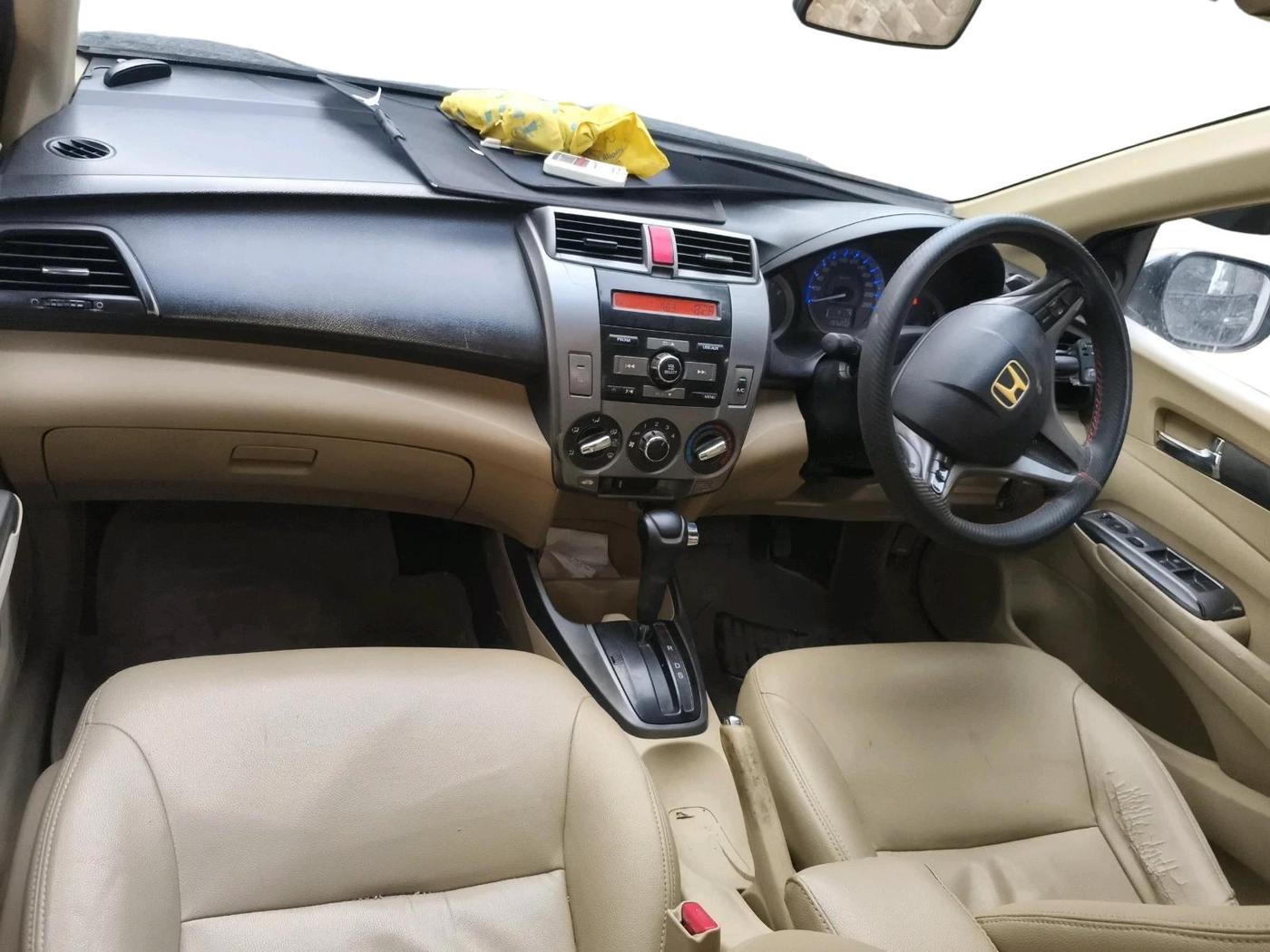 2013 Honda City 1.5L I-VTEC V AT, Petrol, Automatic, 1,55,202 km, interior