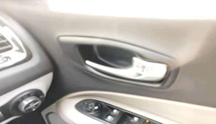 2017 Jeep Compass LIMITED 2.0 DIESEL, Diesel, Manual, 1,14,372 km, interior