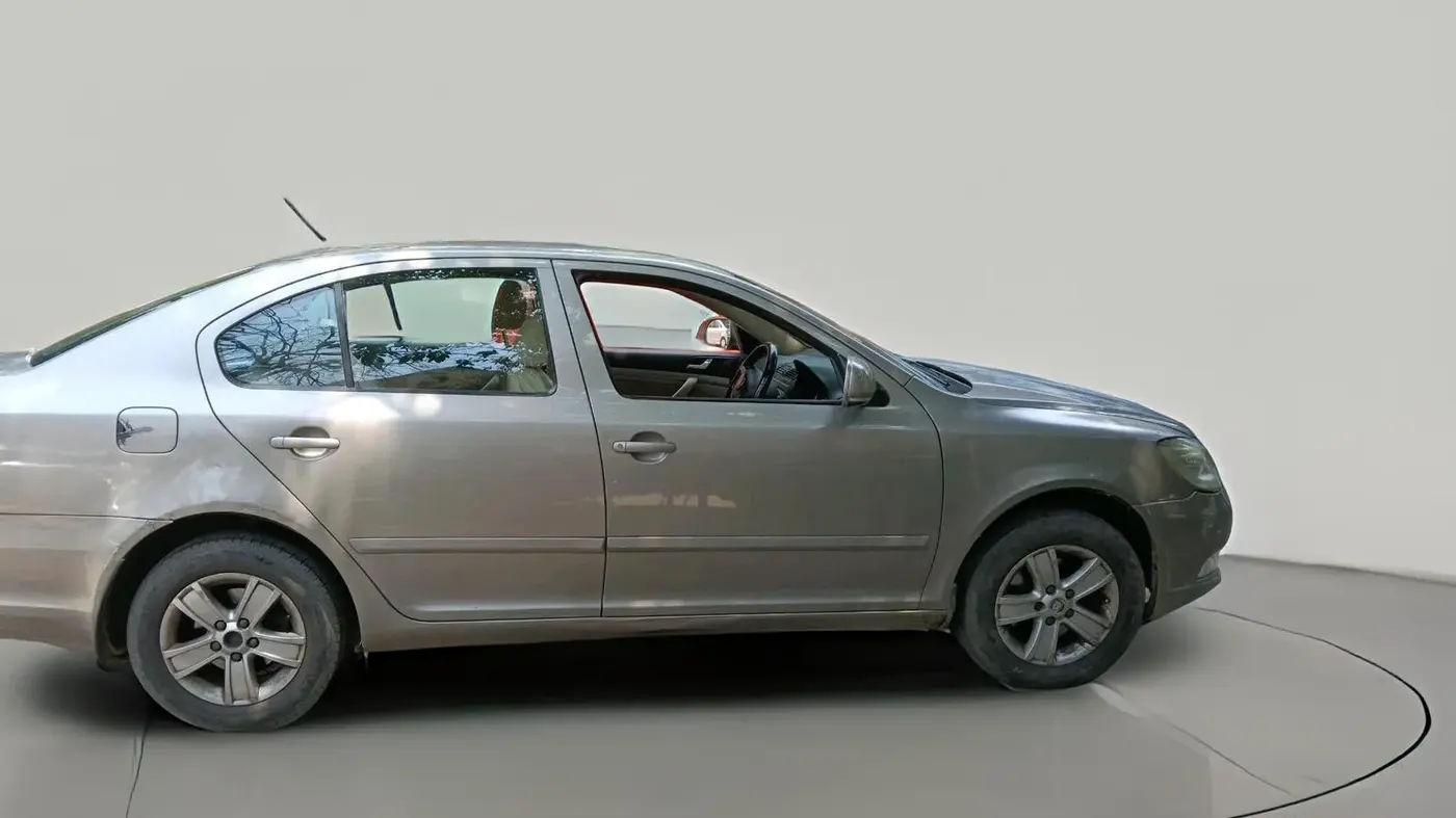 2011 Skoda Laura AMBITION 1.8 TSI, Petrol, Manual, 27,680 km, exterior