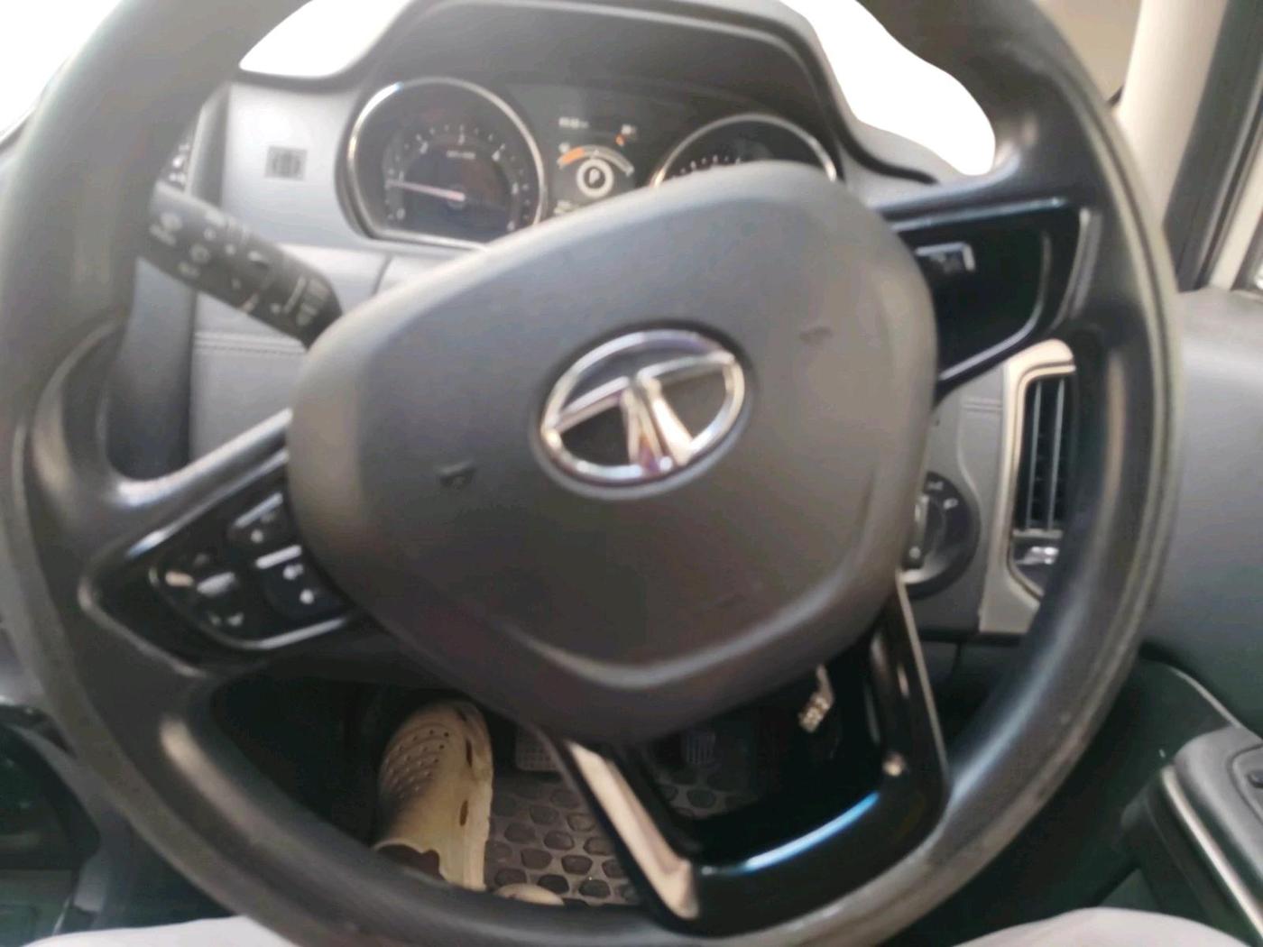 2018 Tata Hexa XMA 4X2 7 STR, Diesel, Automatic, 60,396 km, interior