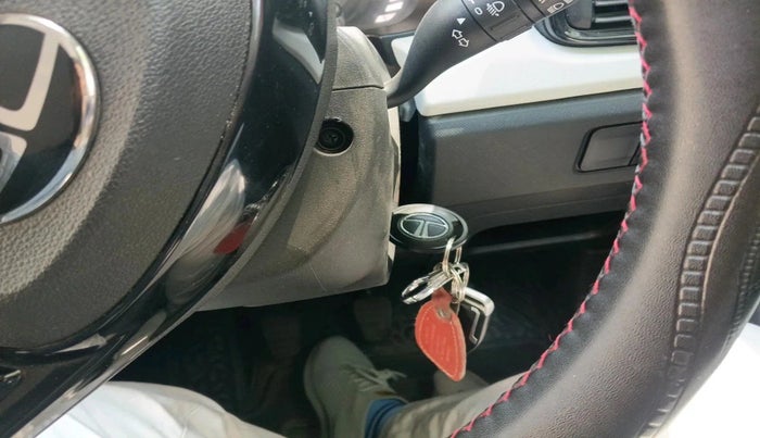 2025 Tata PUNCH PURE MT, Petrol, Manual, 19,913 km, interior