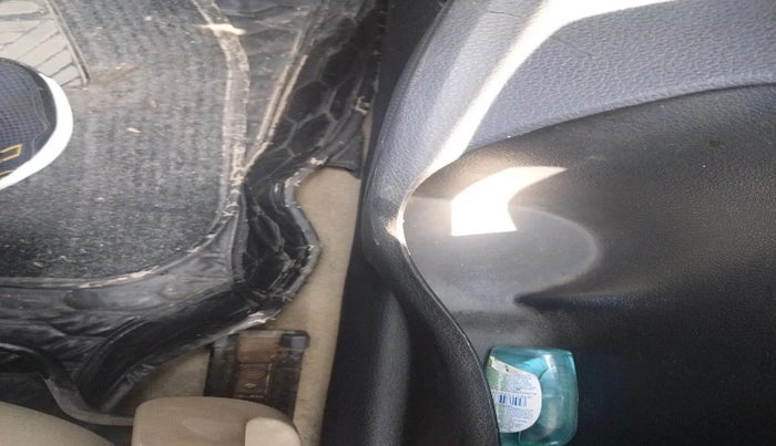 2016 Volkswagen Ameo HIGHLINE1.2L, Petrol, Manual, 1,61,828 km, interior