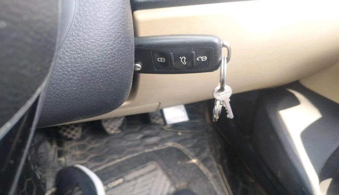 2016 Volkswagen Ameo HIGHLINE1.2L, Petrol, Manual, 1,61,828 km, interior