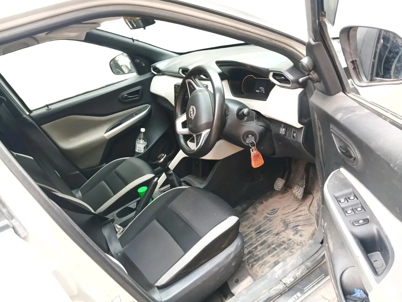 2021 Nissan MAGNITE XE, CNG, Manual, 34,267 km, interior