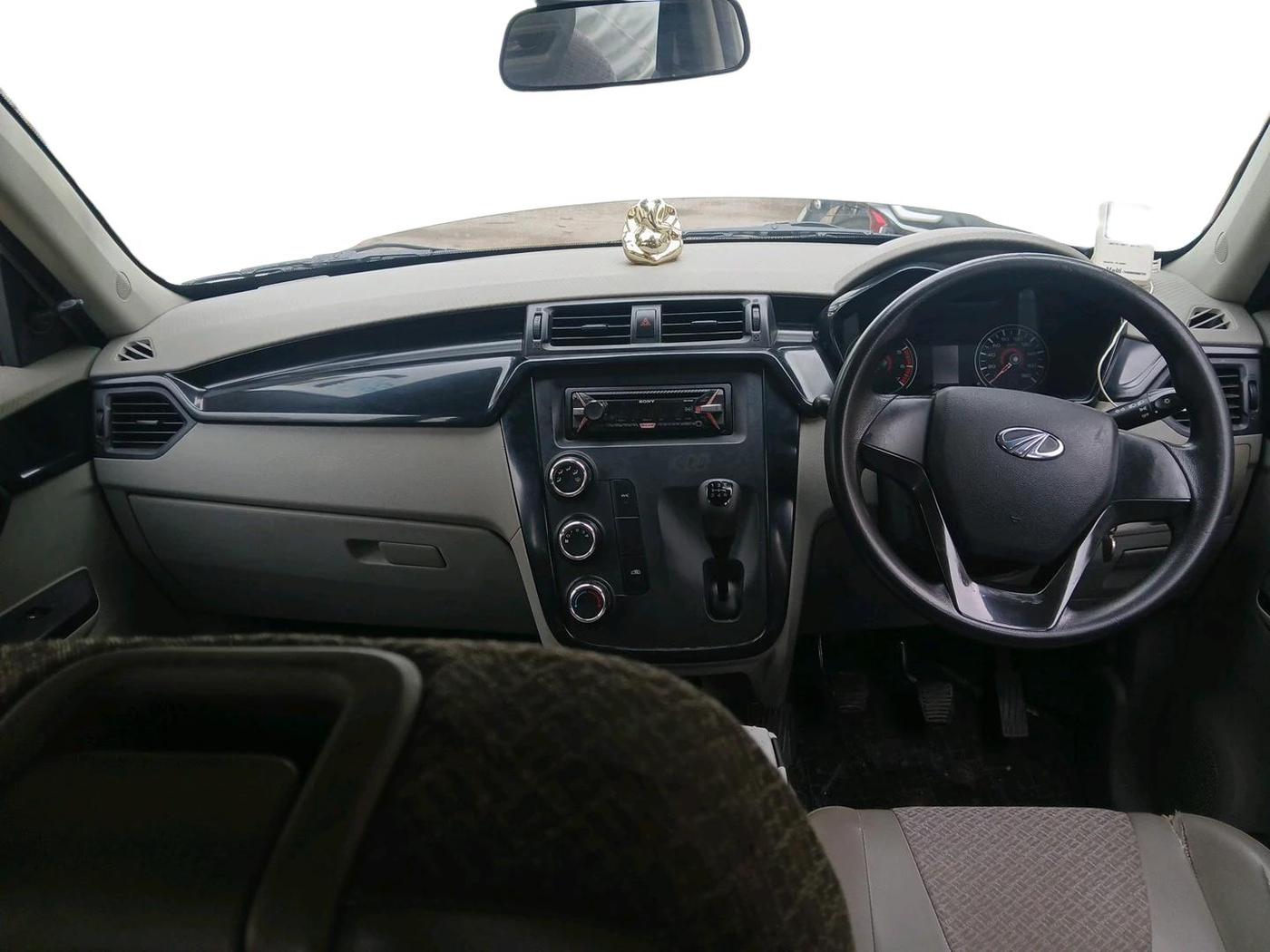 2016 Mahindra Kuv100 K4 D 6 STR, Diesel, Manual, 34,977 km, interior