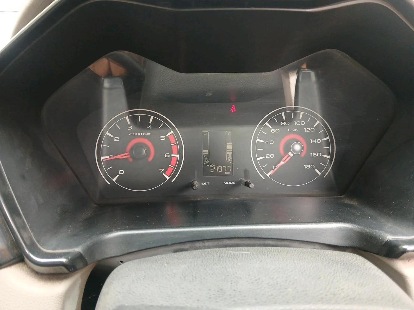 2016 Mahindra Kuv100 K4 D 6 STR, Diesel, Manual, 34,977 km, interior