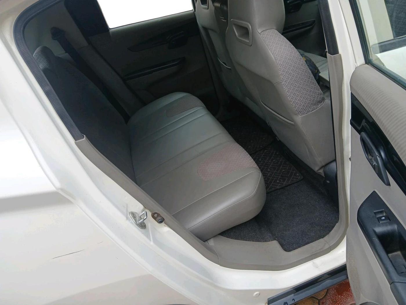 2016 Mahindra Kuv100 K4 D 6 STR, Diesel, Manual, 34,977 km, interior