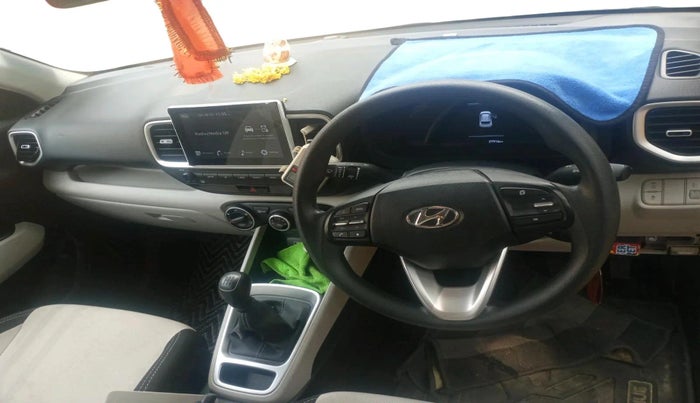 2023 Hyundai VENUE S(O) 1.2, Petrol, Manual, 27,916 km, interior