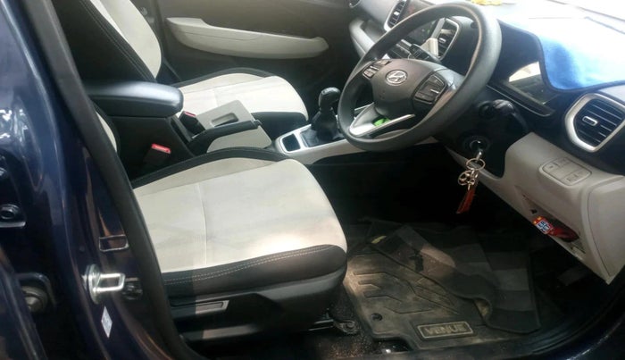 2023 Hyundai VENUE S(O) 1.2, Petrol, Manual, 27,916 km, interior