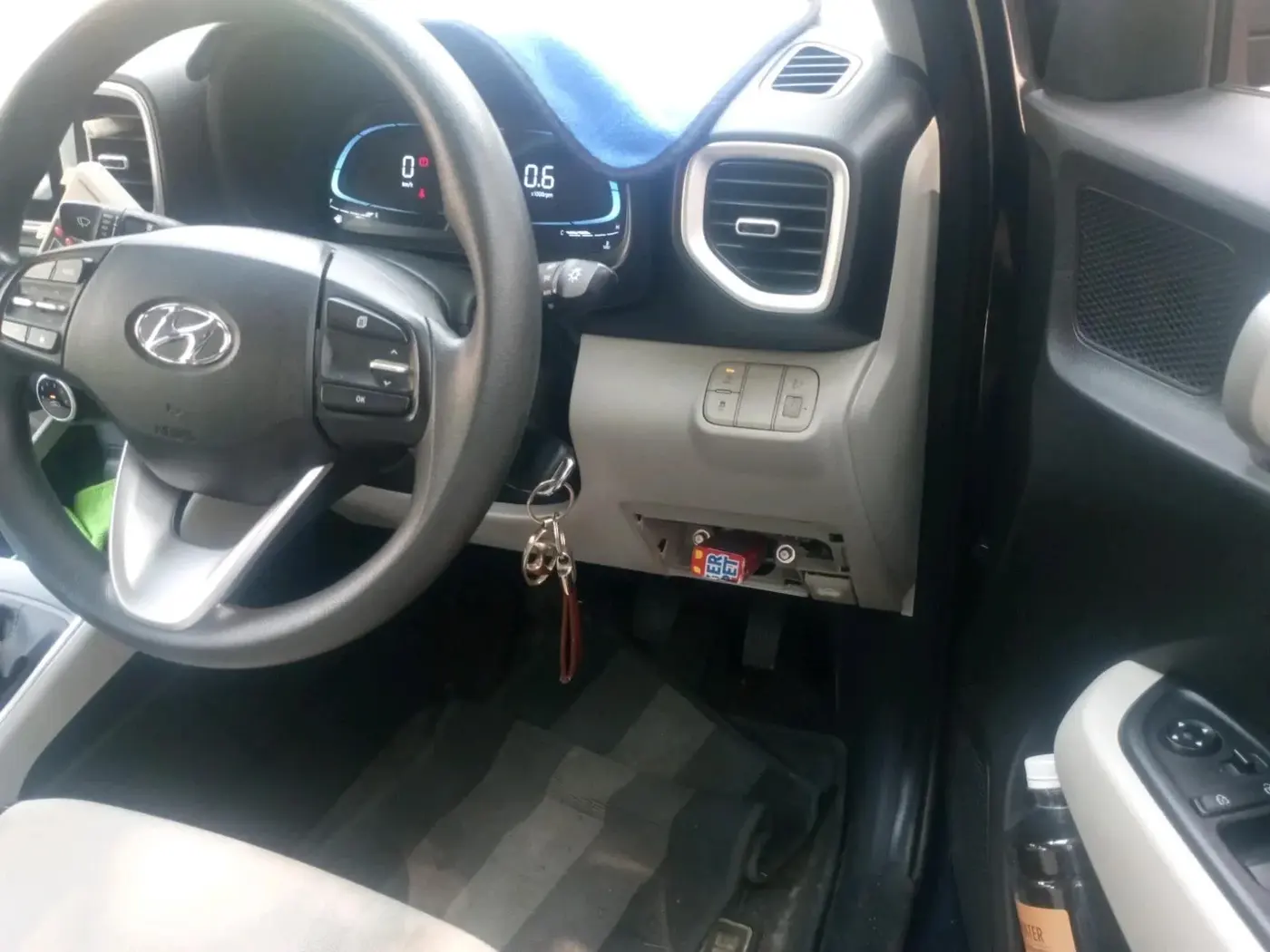 2023 Hyundai VENUE S(O) 1.2, Petrol, Manual, 27,916 km, interior