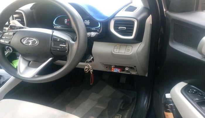 2023 Hyundai VENUE S(O) 1.2, Petrol, Manual, 27,916 km, interior