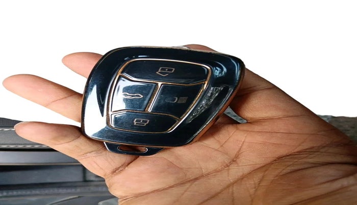 2024 Tata NEXON CREATIVE + SUNROOF 1.2 PETROL, Petrol, Manual, 20,426 km, interior