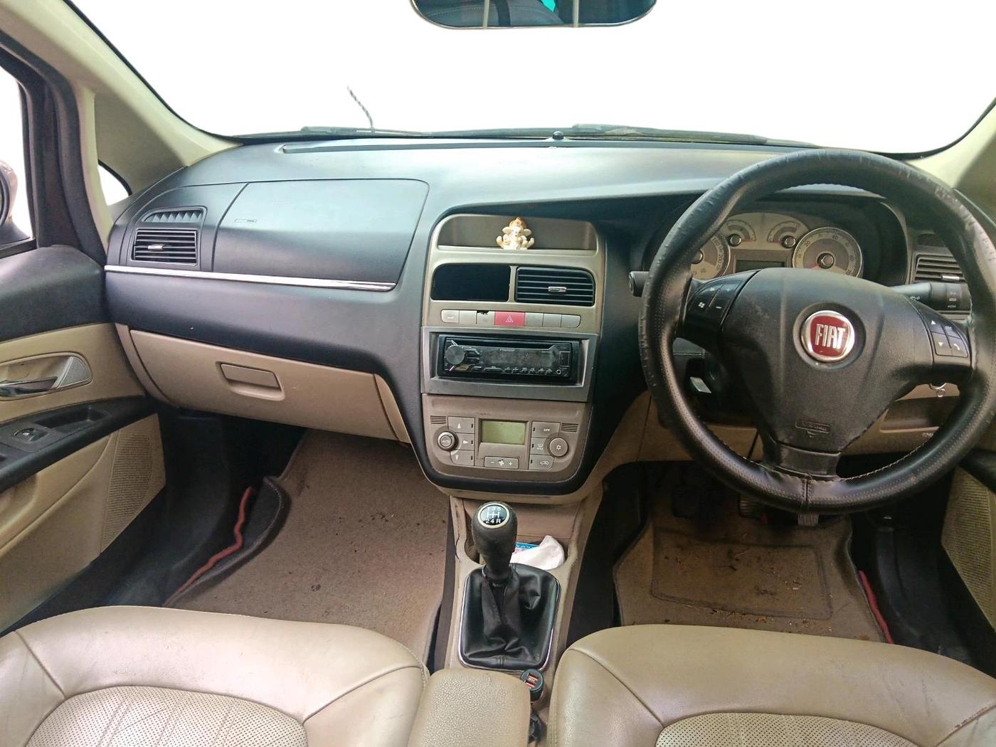 2011 Fiat Linea T JET PLUS, Petrol, Manual, 1,37,272 km, interior