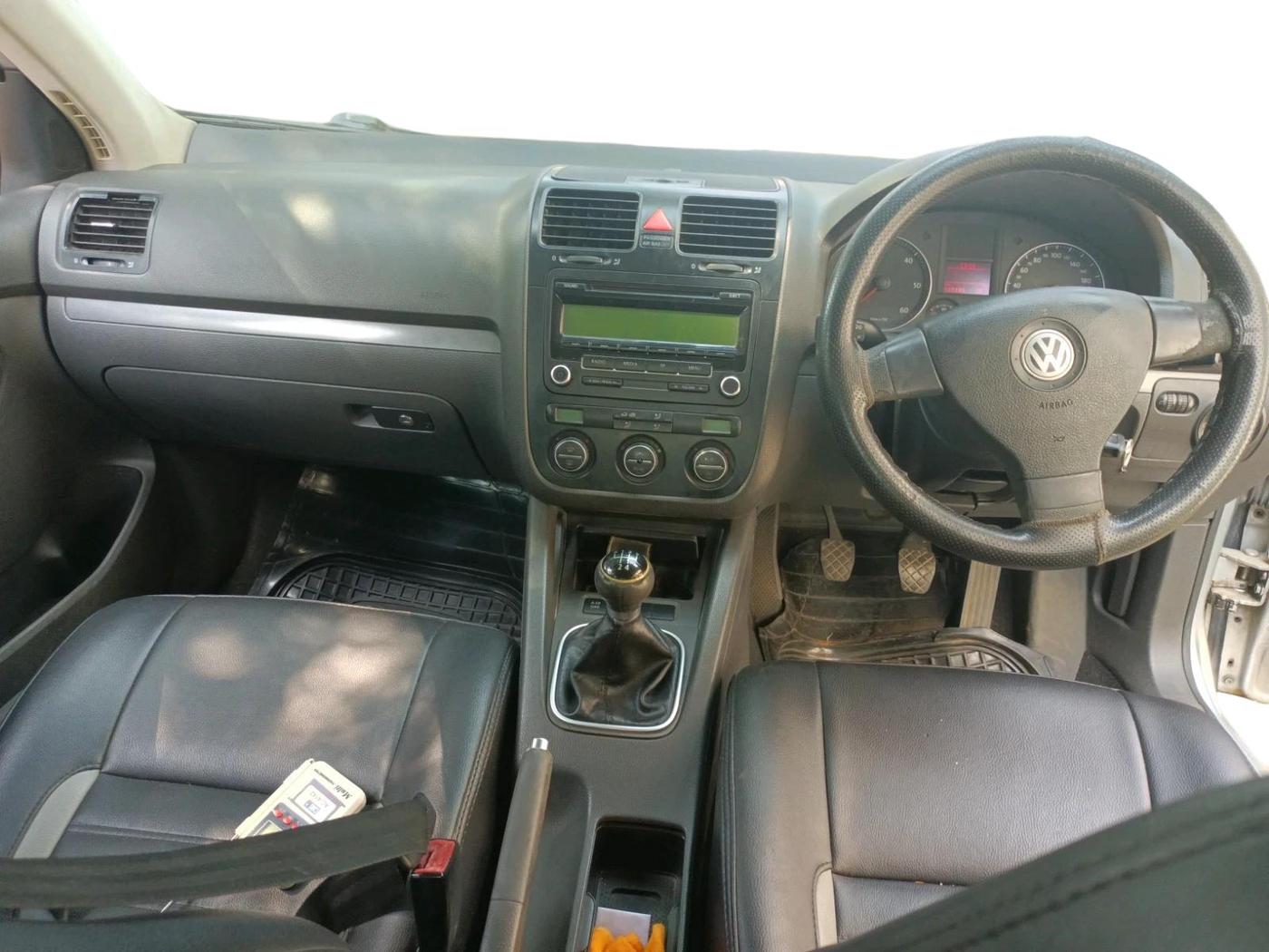 2009 Volkswagen Jetta TRENDLINE 1.9 TDI, Diesel, Manual, 1,60,186 km, interior