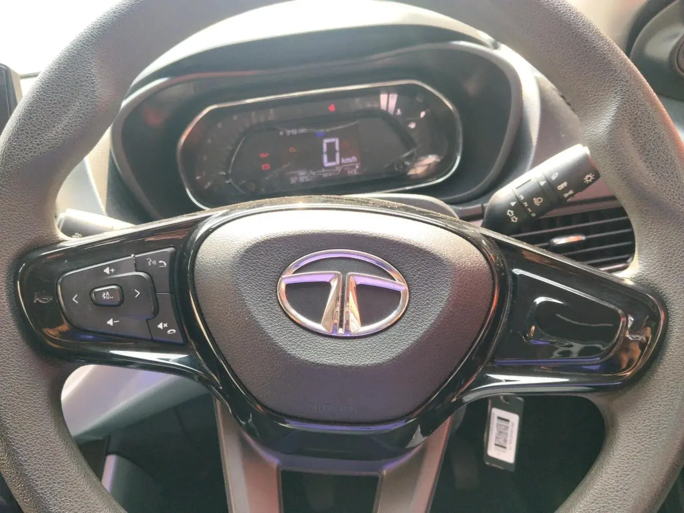 2022 Tata NEXON XM SUNROOF PETROL, Petrol, Manual, 32,189 km, interior