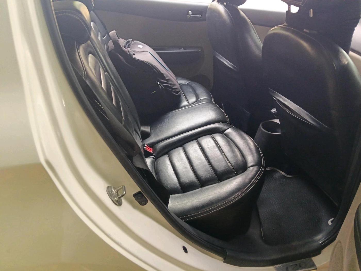 2013 Hyundai i20 ASTA 1.4 CRDI, Diesel, Manual, 1,35,534 km, interior
