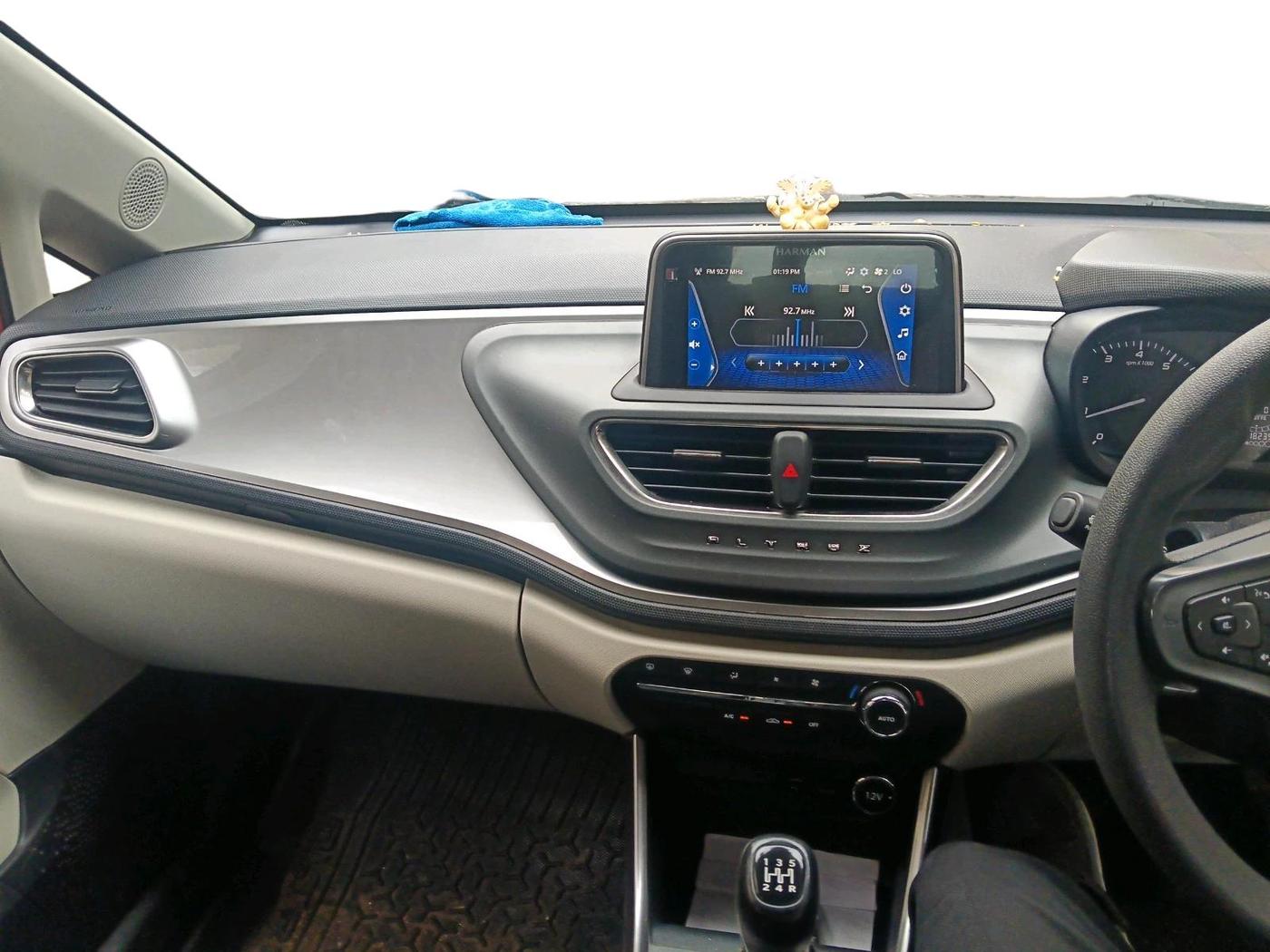 2023 Tata ALTROZ XZ PETROL, Petrol, Manual, 18,239 km, interior