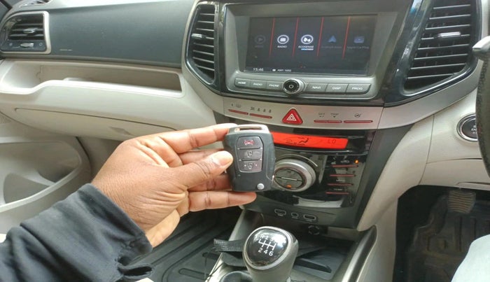 2019 Mahindra XUV300 W8 (O) 1.5 DIESEL, Diesel, Manual, 93,667 km, interior