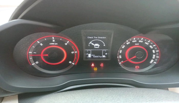 2019 Mahindra XUV300 W8 (O) 1.5 DIESEL, Diesel, Manual, 93,667 km, interior