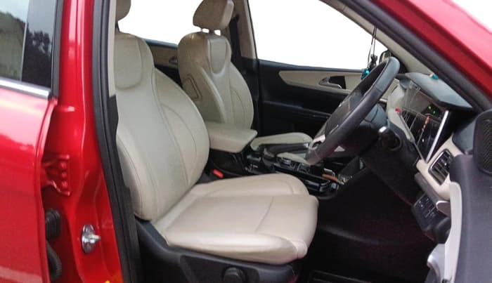 2024 Mahindra XUV700 AX7 Petrol MT 7 STR, Petrol, Manual, 15,490 km, interior
