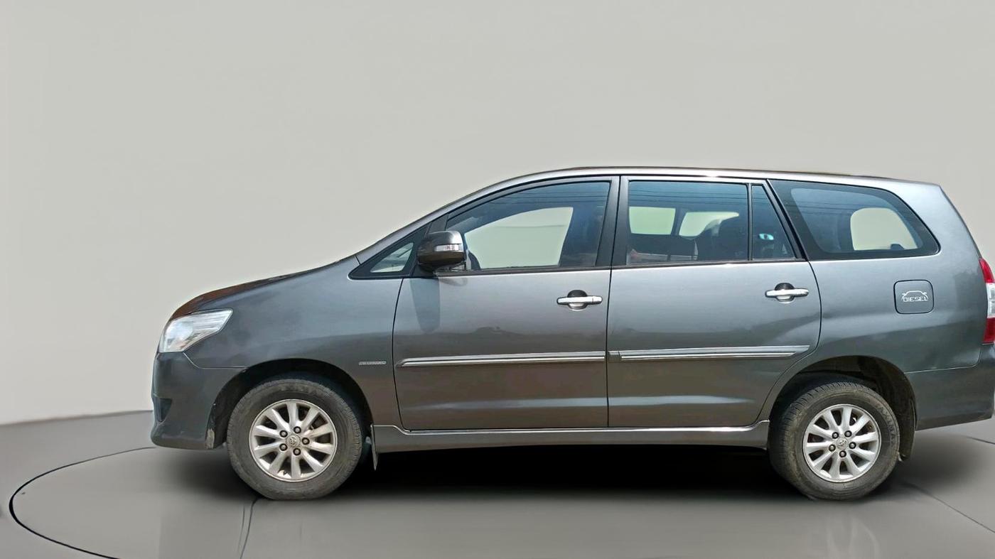 2013 Toyota Innova 2.5 VX 7 STR, Diesel, Manual, 2,15,000 km, exterior