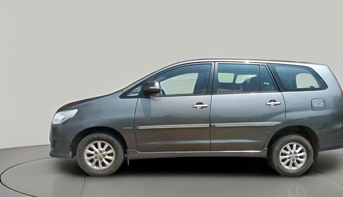 2013 Toyota Innova 2.5 VX 7 STR, Diesel, Manual, 2,10,539 km, exterior