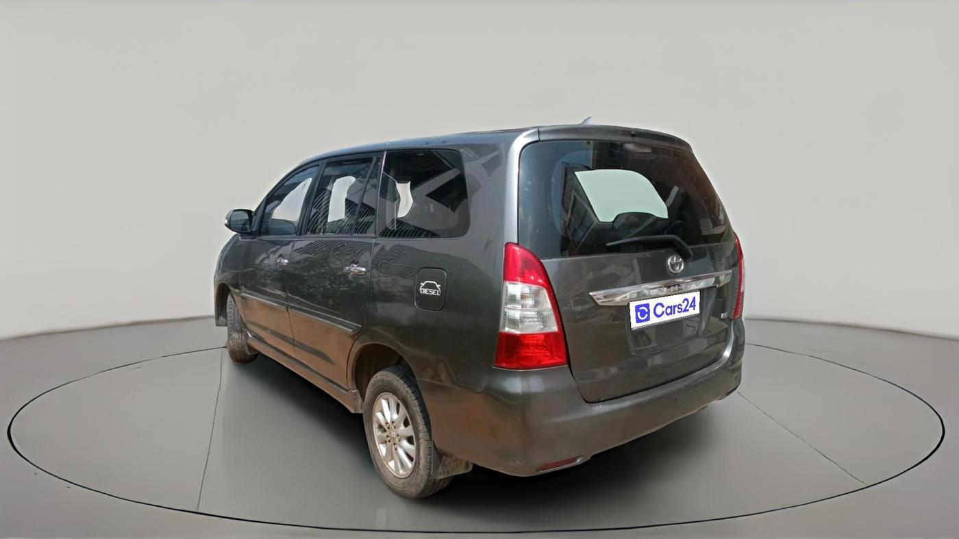 2013 Toyota Innova 2.5 VX 7 STR, Diesel, Manual, 2,15,000 km, exterior