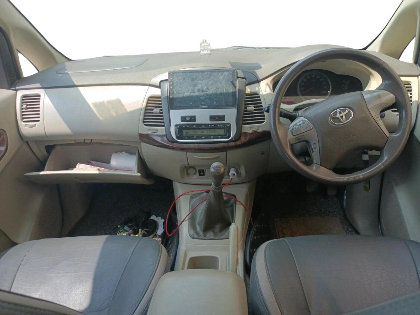 2013 Toyota Innova 2.5 VX 7 STR, Diesel, Manual, 2,15,000 km, interior