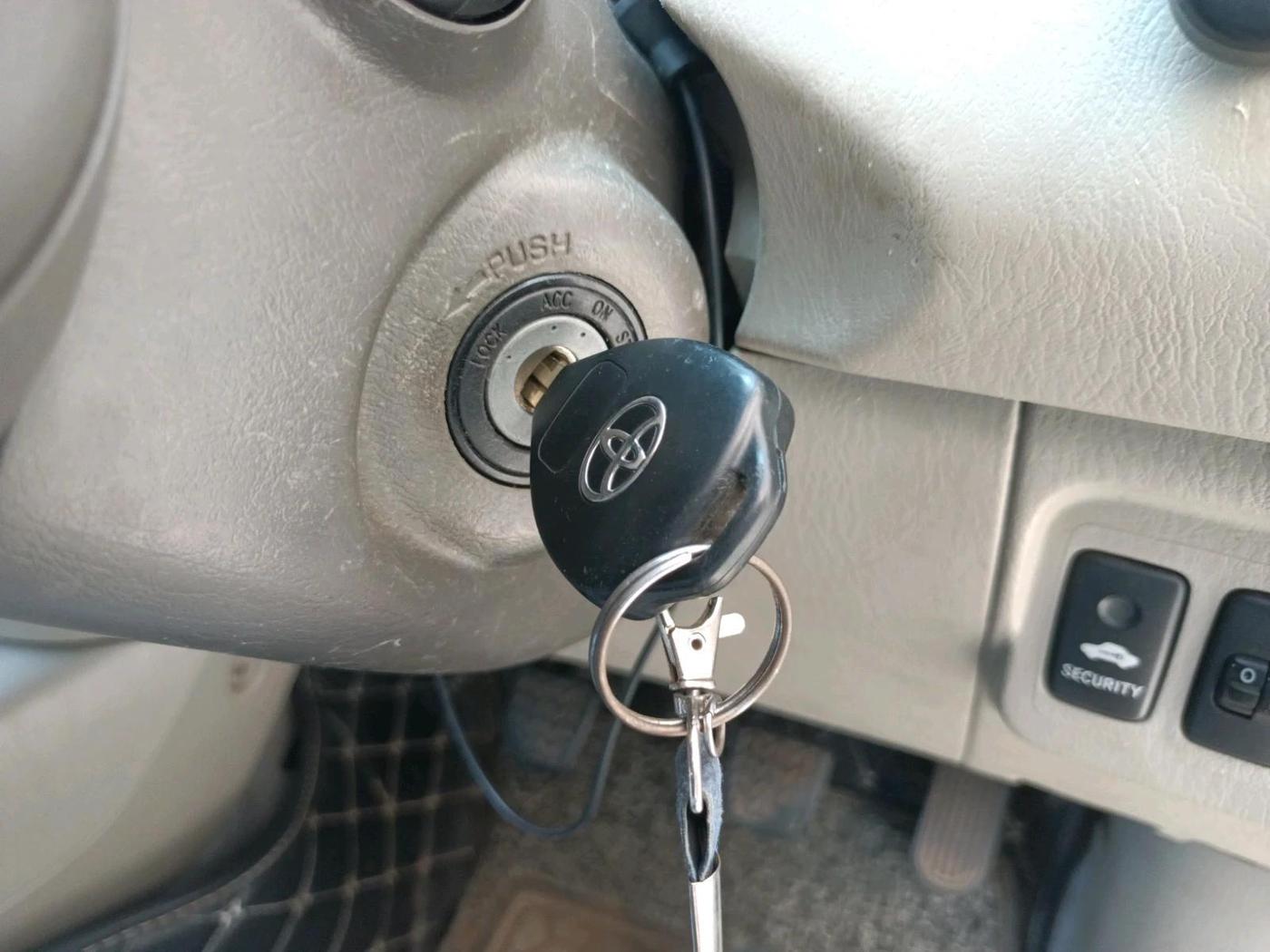 2013 Toyota Innova 2.5 VX 7 STR, Diesel, Manual, 2,15,000 km, interior