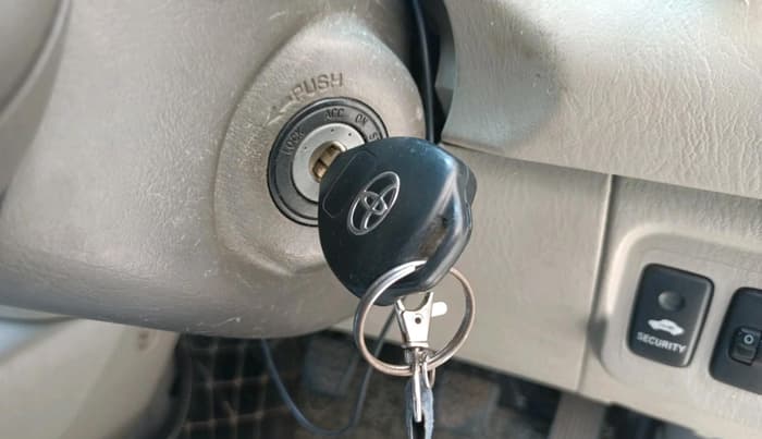 2013 Toyota Innova 2.5 VX 7 STR, Diesel, Manual, 2,10,539 km, interior