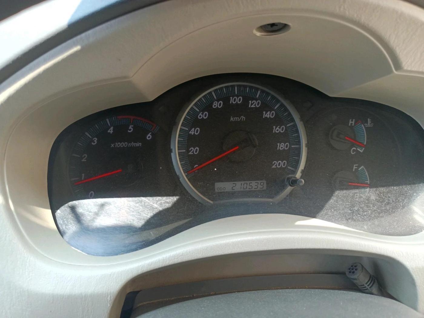 2013 Toyota Innova 2.5 VX 7 STR, Diesel, Manual, 2,15,000 km, interior