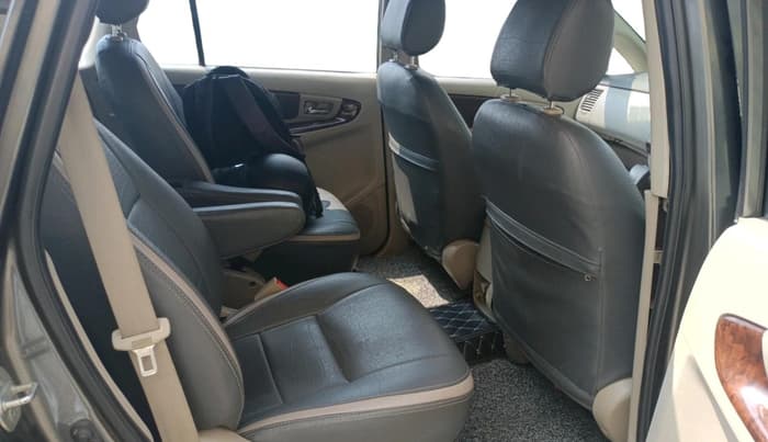 2013 Toyota Innova 2.5 VX 7 STR, Diesel, Manual, 2,10,539 km, interior