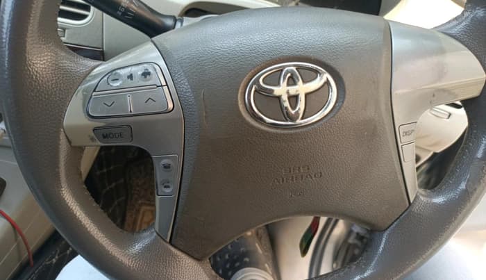 2013 Toyota Innova 2.5 VX 7 STR, Diesel, Manual, 2,10,539 km, interior