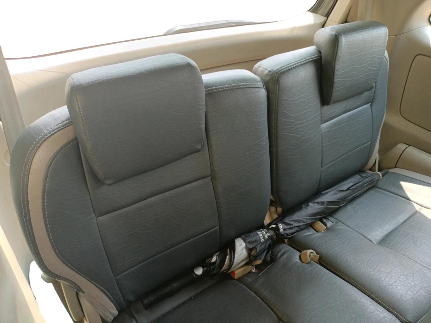 2013 Toyota Innova 2.5 VX 7 STR, Diesel, Manual, 2,15,000 km, interior