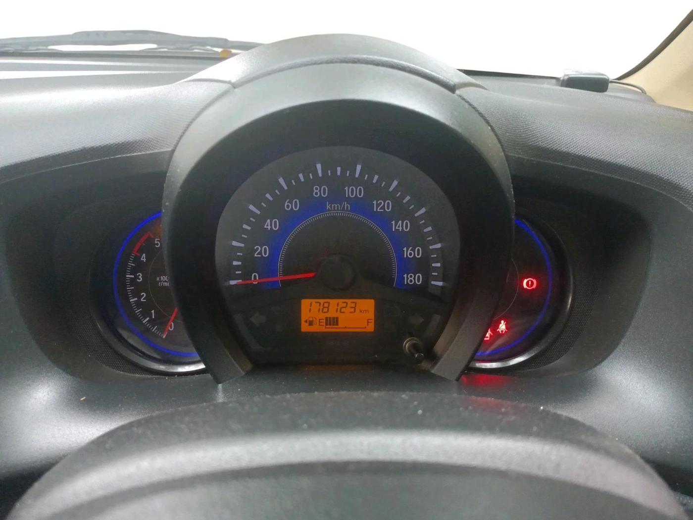 2015 Honda Mobilio 1.5L I-DTEC S, Diesel, Manual, 1,78,123 km, interior