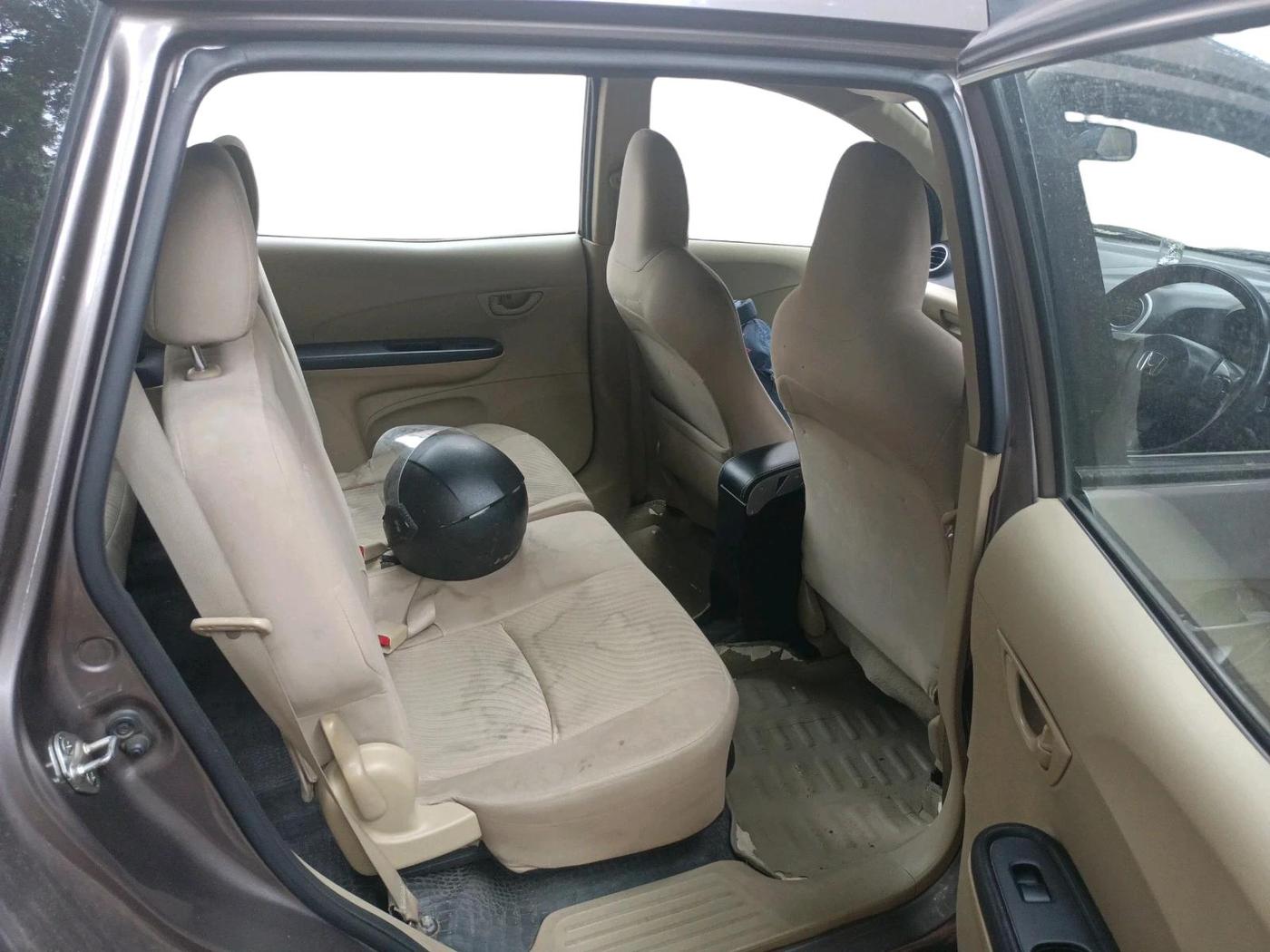2015 Honda Mobilio 1.5L I-DTEC S, Diesel, Manual, 1,78,123 km, interior