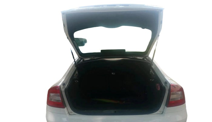 2010 Skoda Laura ELEGANCE 2.0 TDI CR MT, Diesel, Manual, 96,070 km, exterior